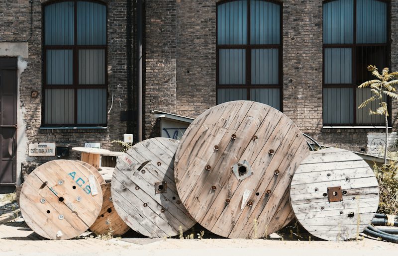 Wooden cable drums of different sizes in a yard